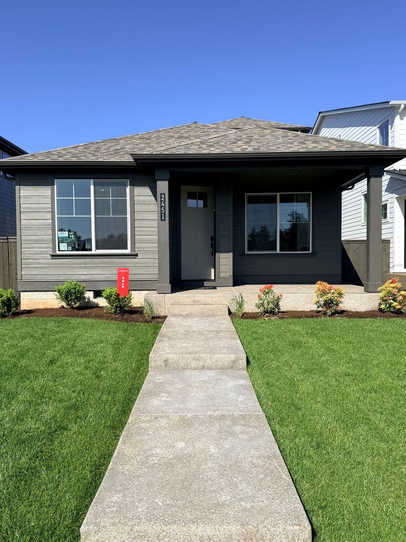 Newberg House: 2451 N Villa Rd