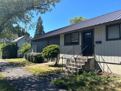 Completely Remodeled! Light Filled Rare Two-Level Duplex Walking Distance to Clinton, Division & New Seasons – photo 1
