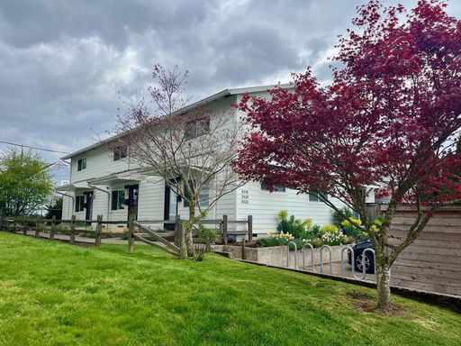 Close-In N PDX Piedmont Neighborhood- Spacious Light & Bright Updated Townhome w/ Wood Floors, Parking, Patio+ – photo 1