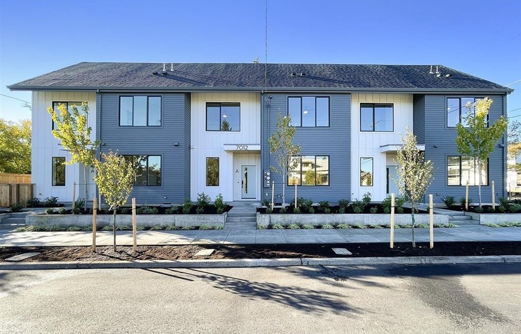 Portland Townhome: 7026 SE Duke Street Unit B
