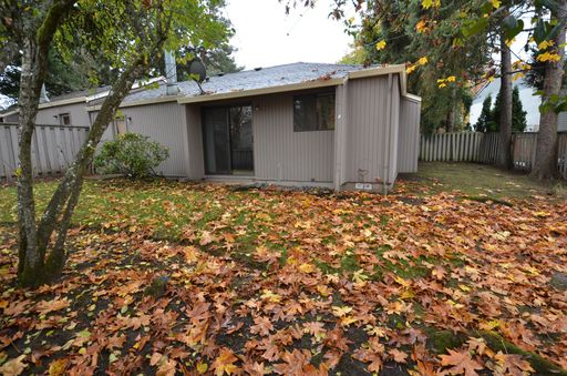 Charming 2-bedroom Townhome Near Downtown Beaverton! – photo 1