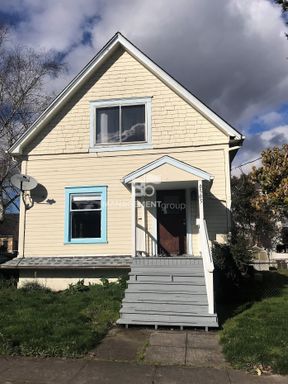 John Landing- Light & Bright Charming Corner Lot Home! Walk to Downtown Portland – photo 1