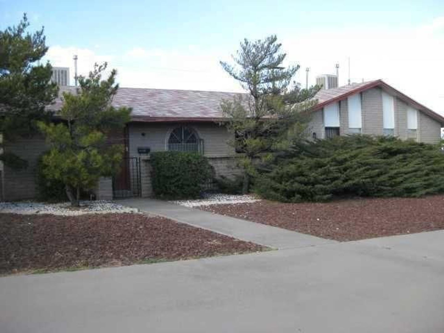 El Paso Apartment: 4555 Sun Valley Dr.