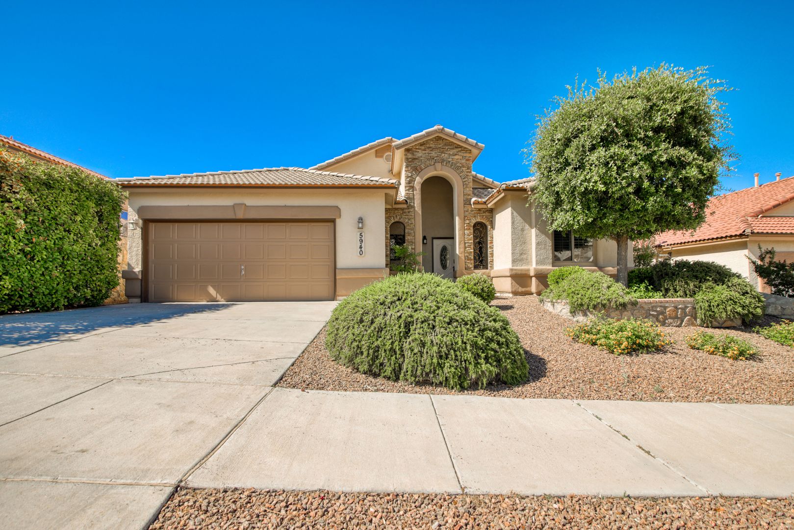 El Paso House: 5940 Los Pueblos