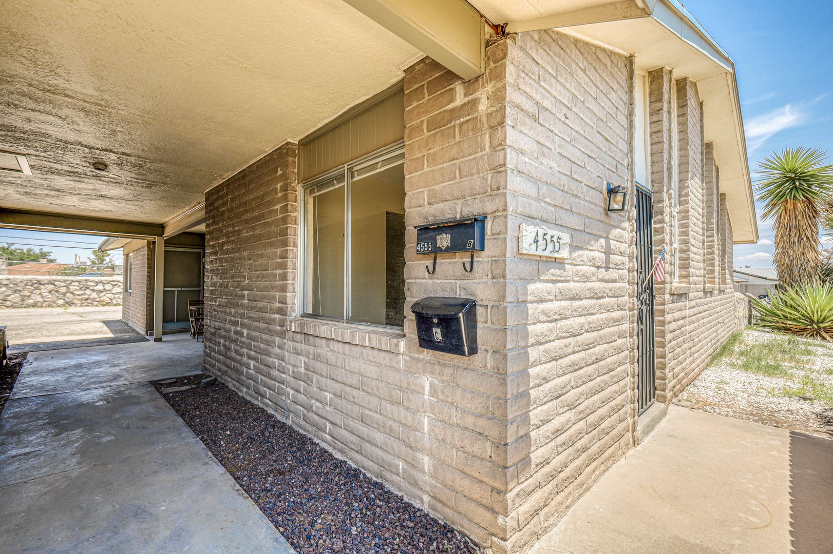 El Paso Apartment: 4555 Sun Valley Dr.