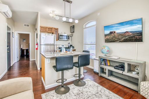 Beautiful Modern 1 bed-1 bath apartment located in Downtown El Paso Furnished /ALL Utilities included + Wifi – photo 1