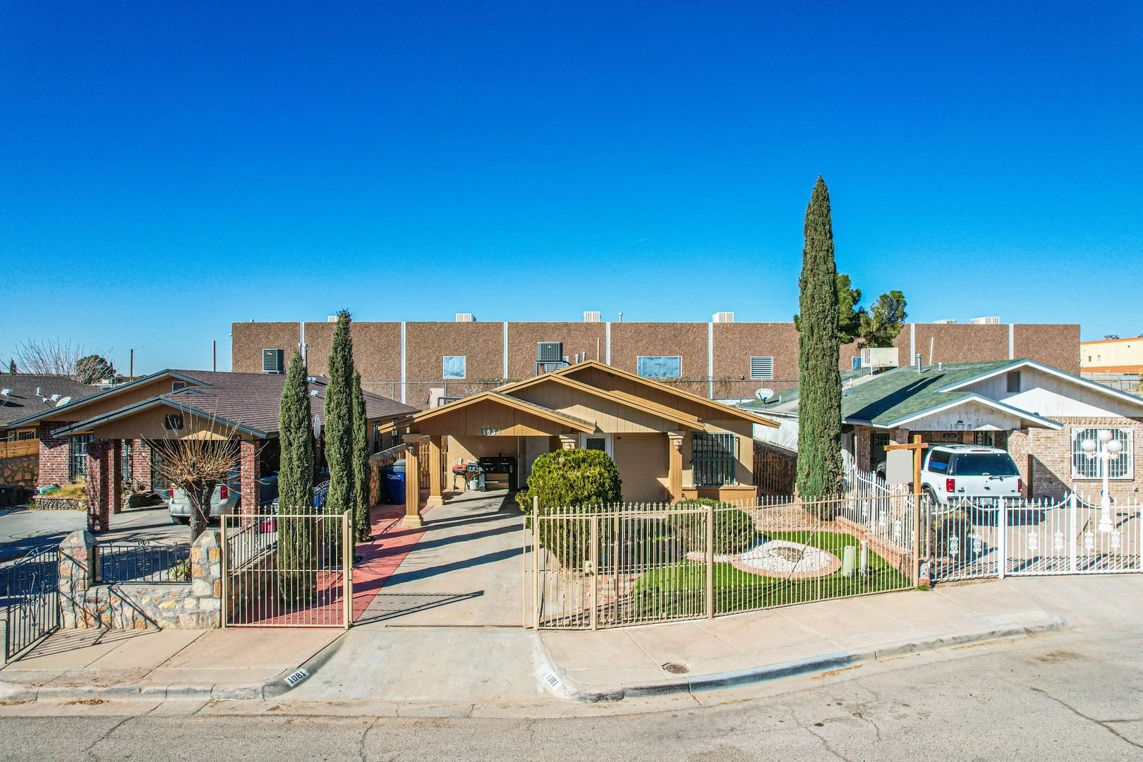 El Paso House: 1081 Green Lilac Cir