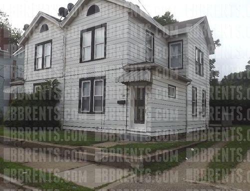 **Coming Soon** 25 N 10th St 2BR/1BA Duplex (East Hamilton)