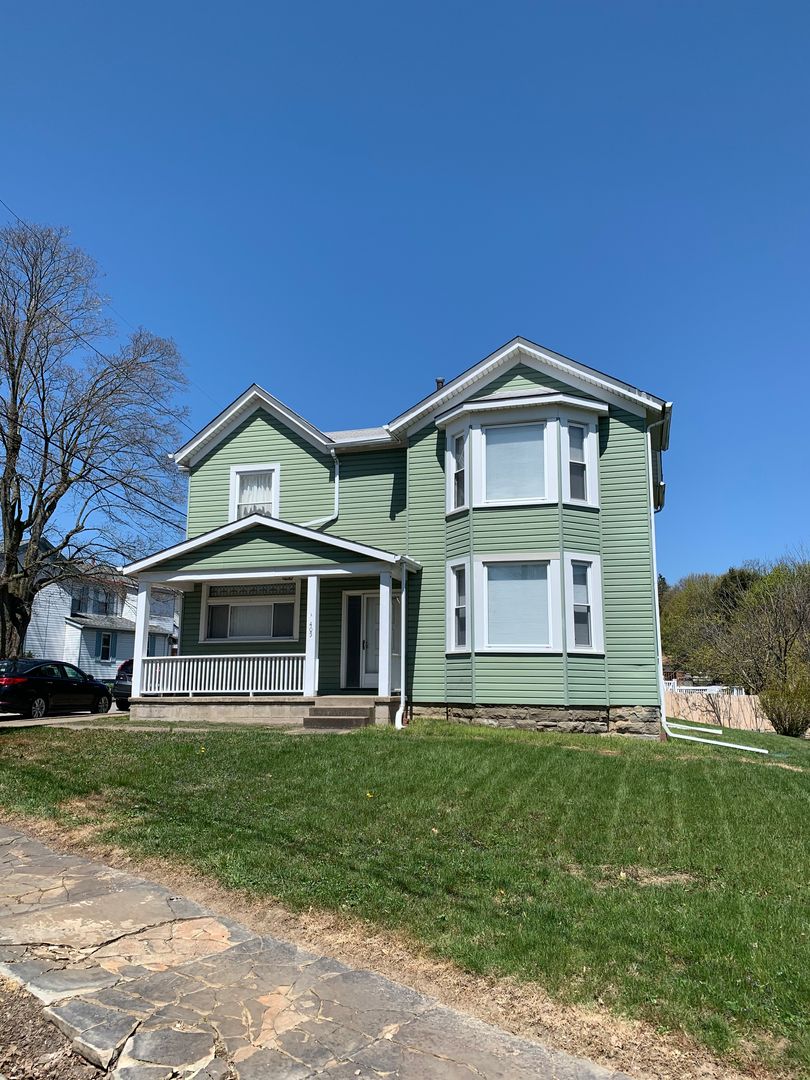 Carnegie Apartment: 405 Grant Avenue