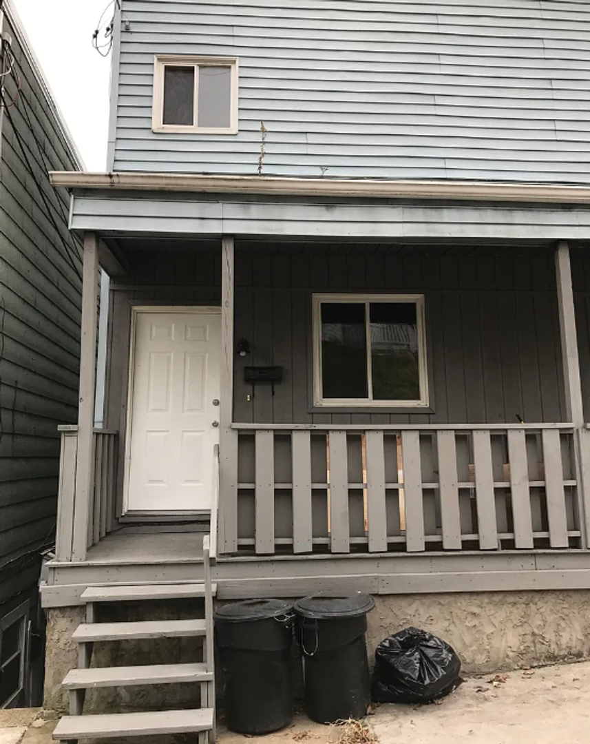 Pittsburgh Apartment: 2661 South 18th Street