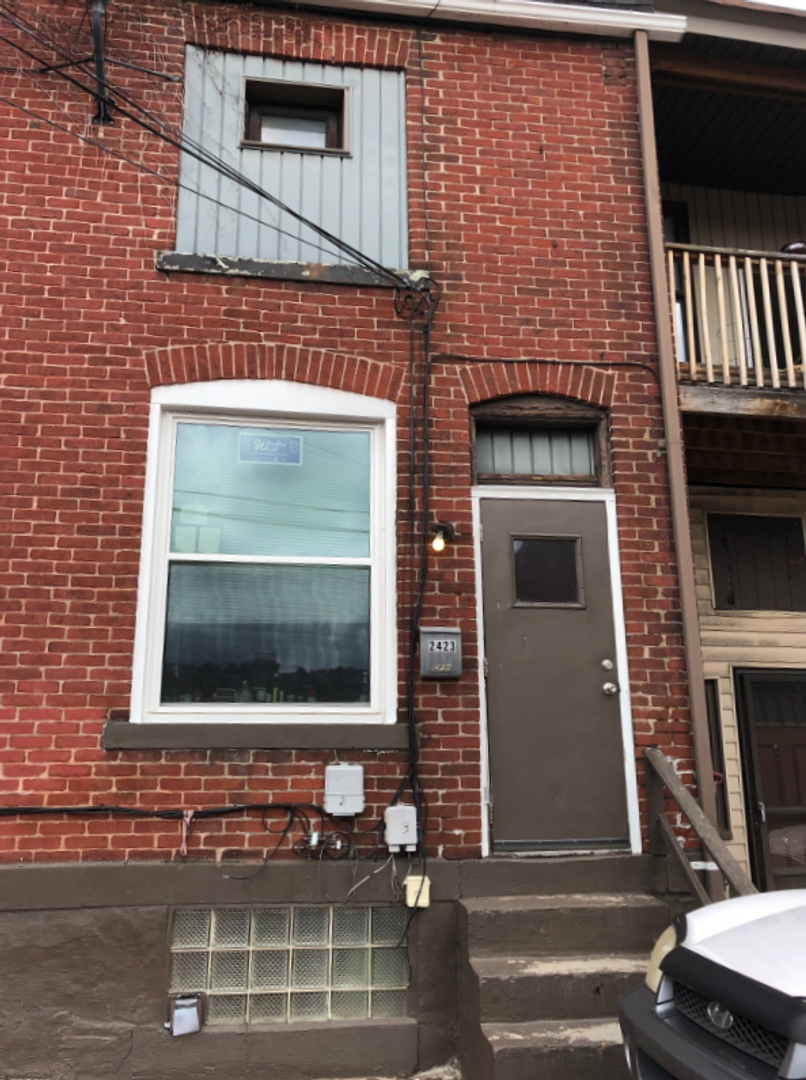 Pittsburgh Apartment: 2423 Wrights Way