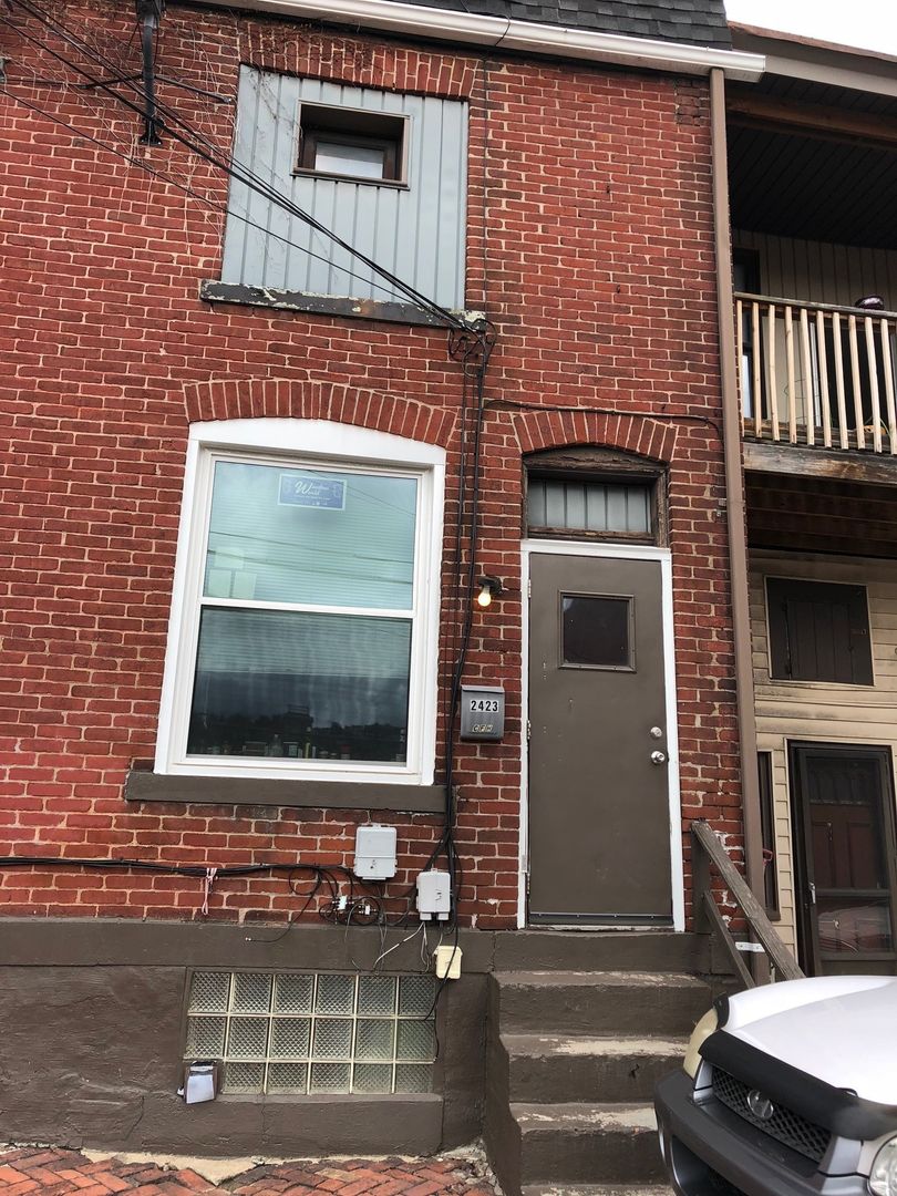 Pittsburgh Apartment: 2423 Wrights Way