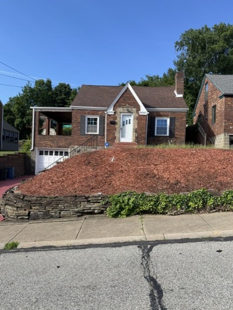 Pittsburgh House: 222 Wainwright Avenue