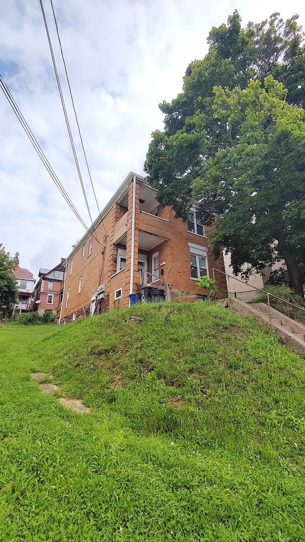 Pittsburgh Apartment: 409 Kingsboro Street