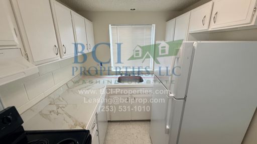 Beautiful, Remodeled 2 Bedroom Townhome Available Now! Move in Special- $500 – photo 1