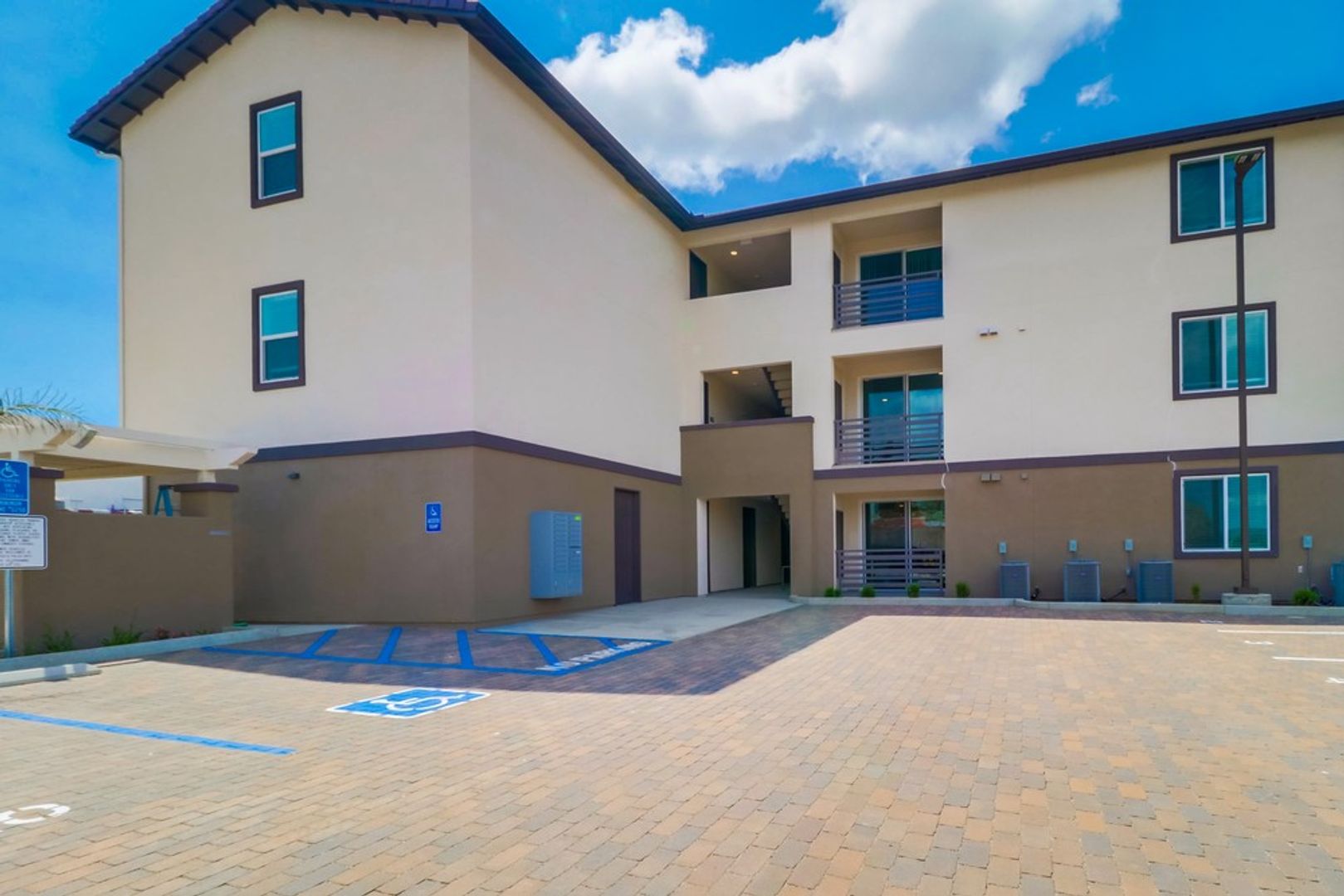 San Diego Apartment: 127 50th St