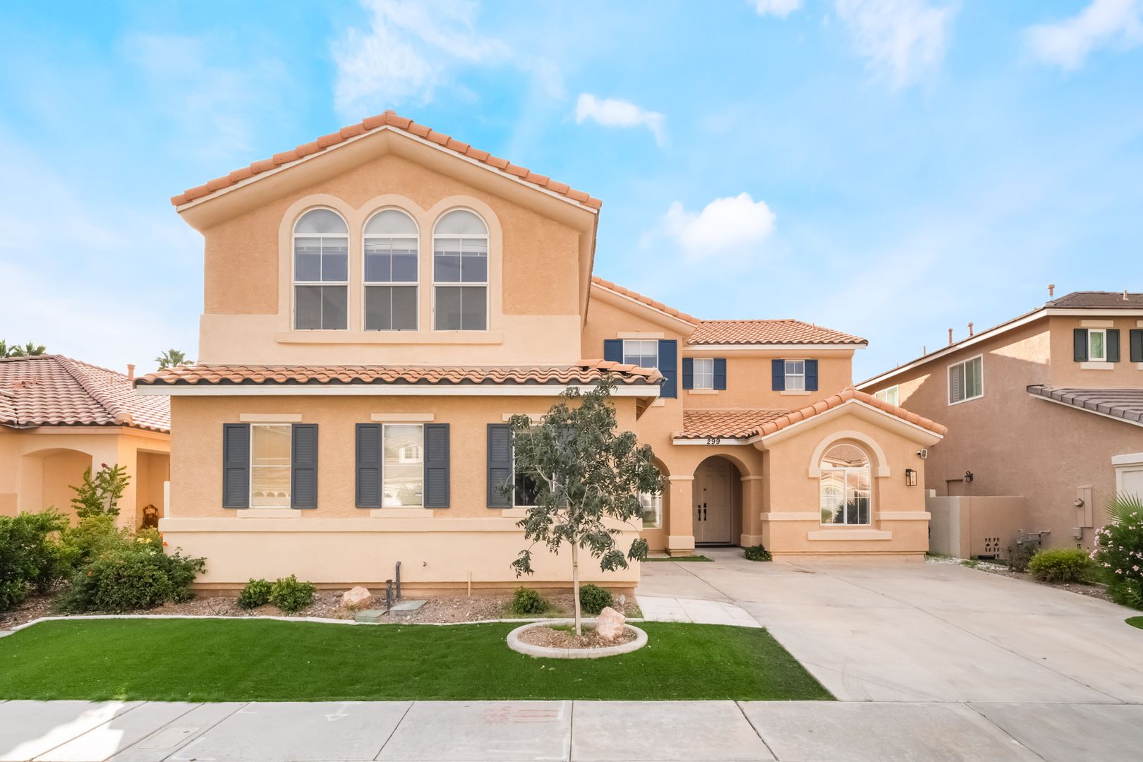 Henderson House: 299 Queen Creek Cir