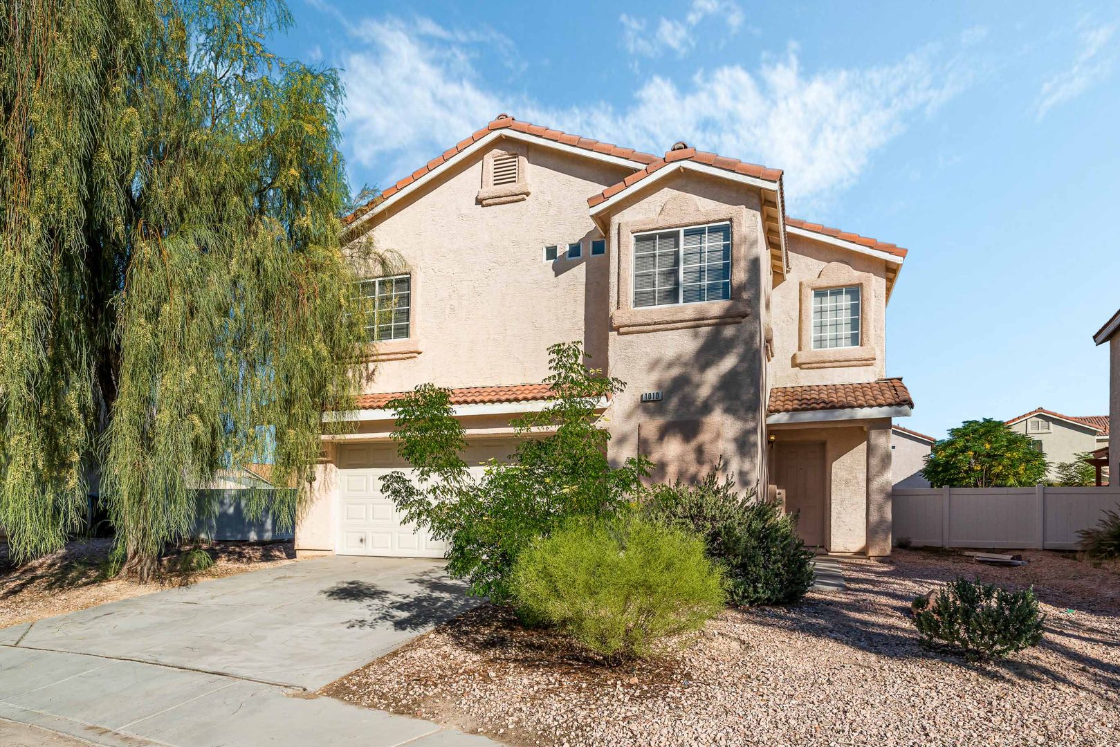 N Las Vegas House: 1010 Cliffbrook Hedge Ave