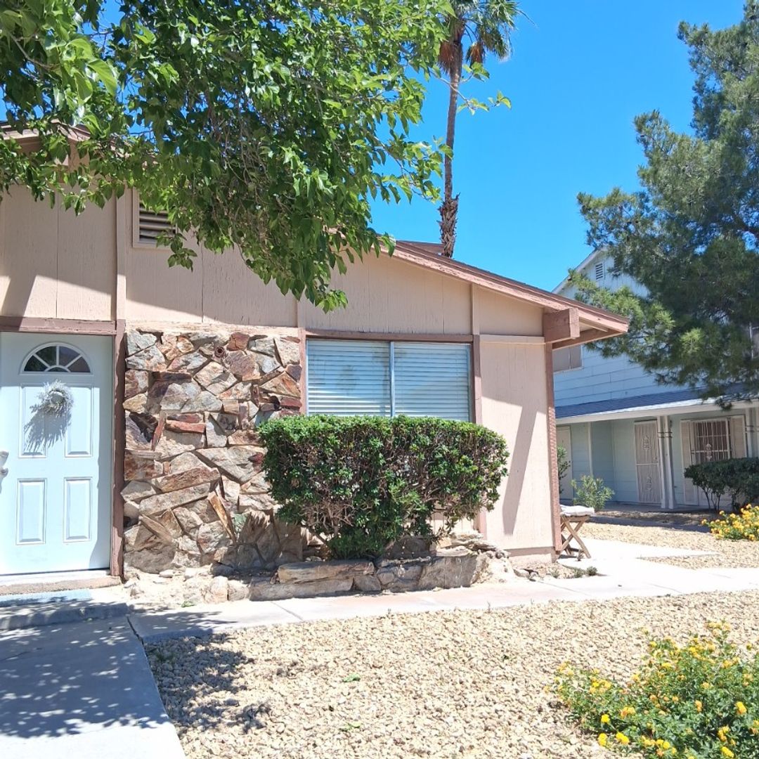 Las Vegas House: 1438 Lorilyn Ave #1