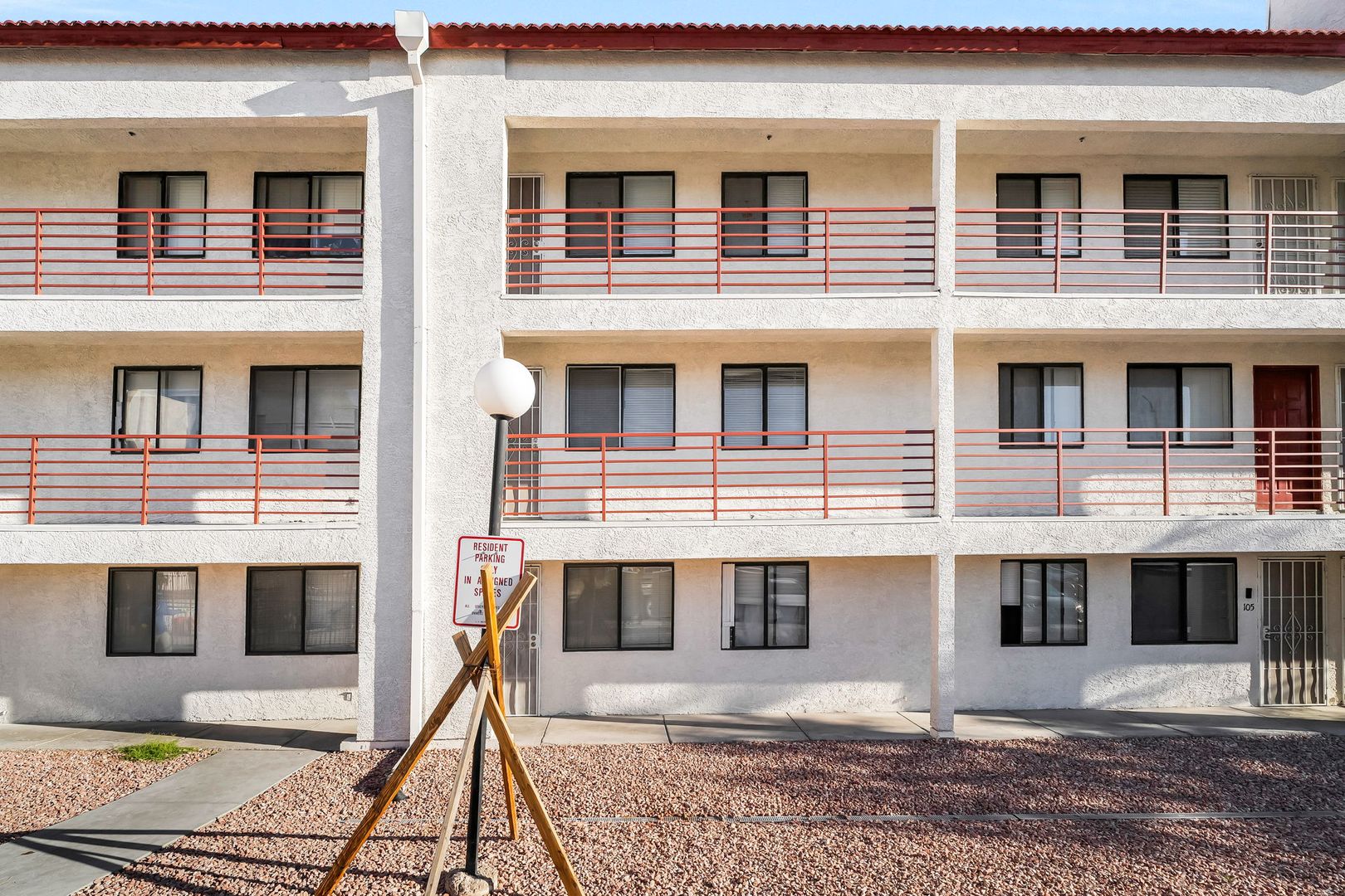 Las Vegas House: 1381 E University Ave #204