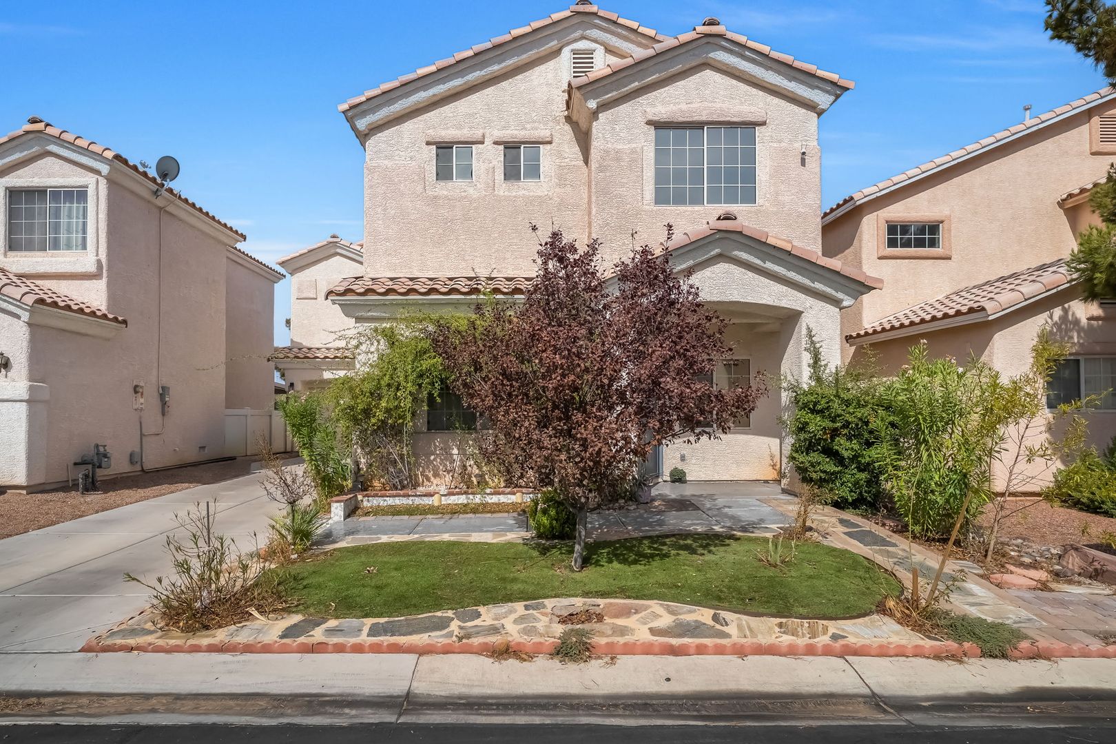 Henderson House: 5905 Crumbling Ridge St