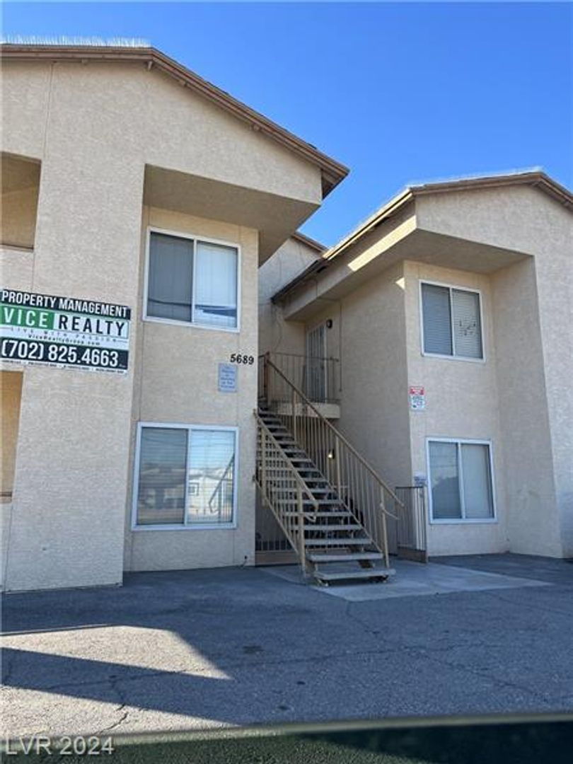 Las Vegas Apartment: 5689 E Lake Mead Blvd