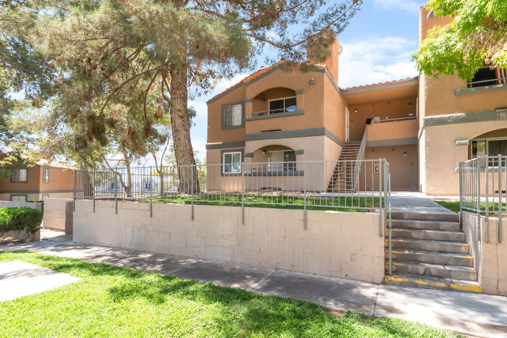Las Vegas House: 230 Mission Newport Ln #105