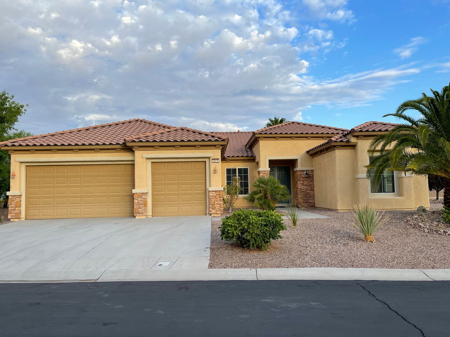 Henderson House: 2049 Powder Springs St