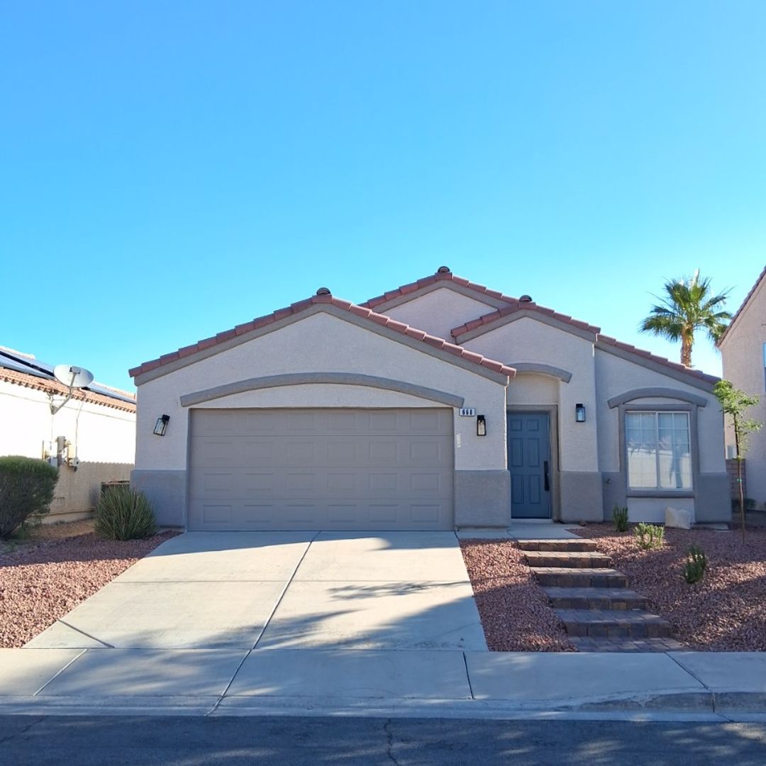 Henderson House: 668 Rising Brook Dr