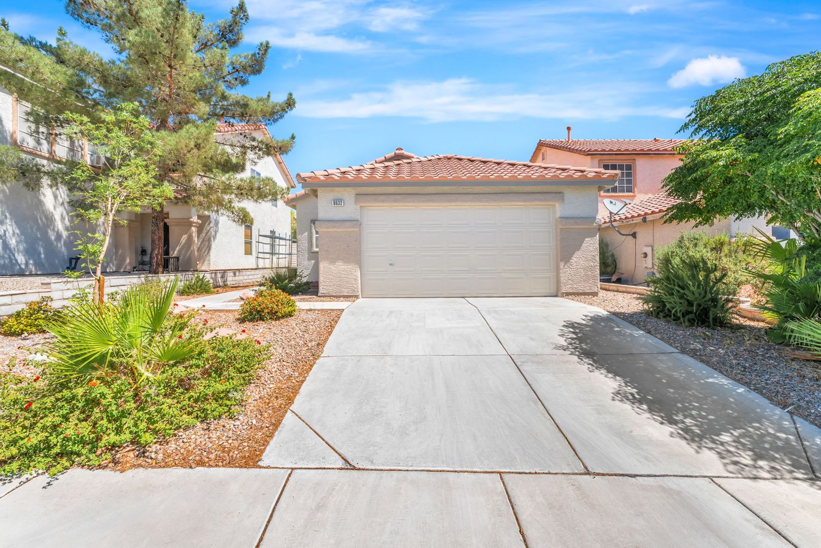Las Vegas House: 8632 Majestic Pine Ave