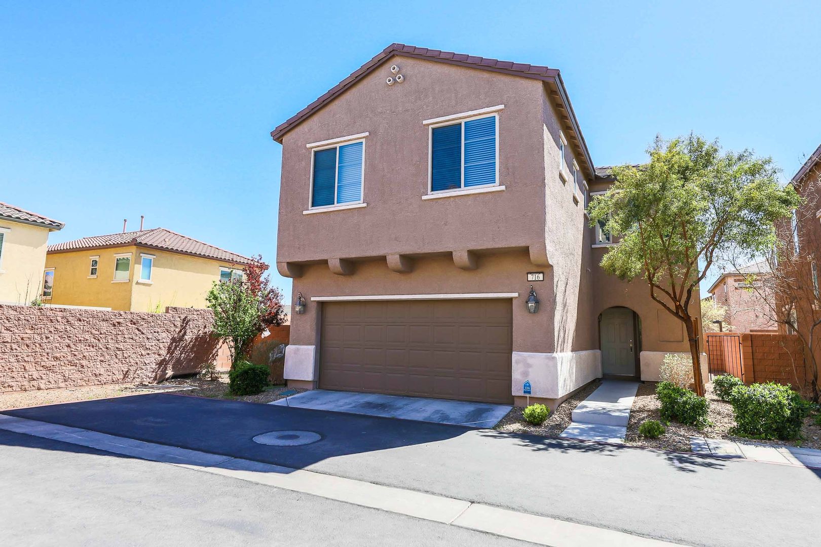 Henderson House: 716 Calamus Palm Place