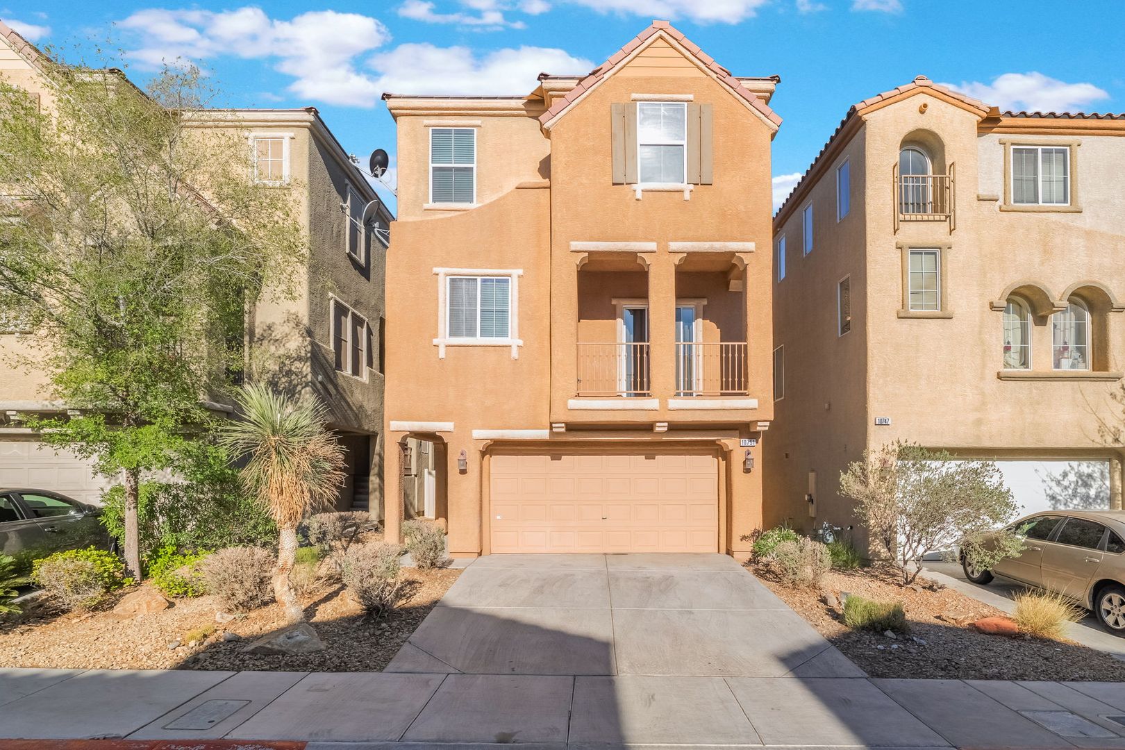 Henderson House: 10751 Holmfield St