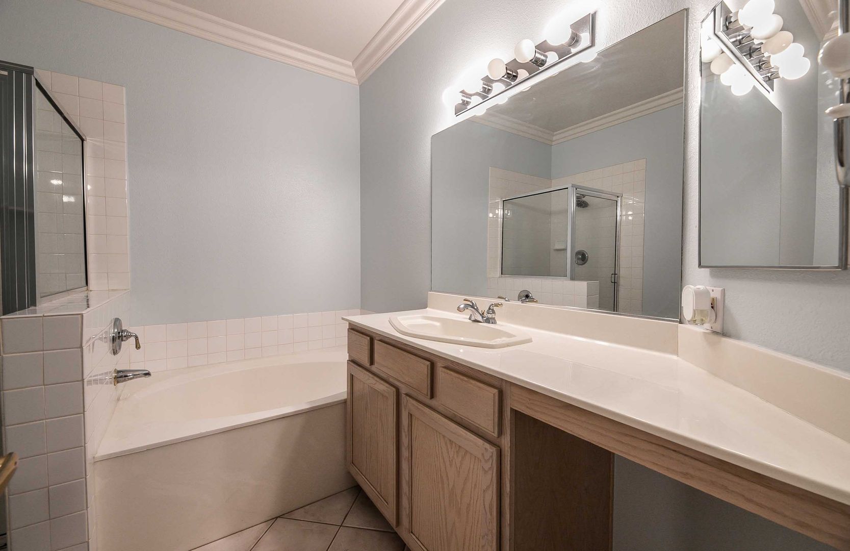 Henderson House: 2050 W Warm Springs Road #1522