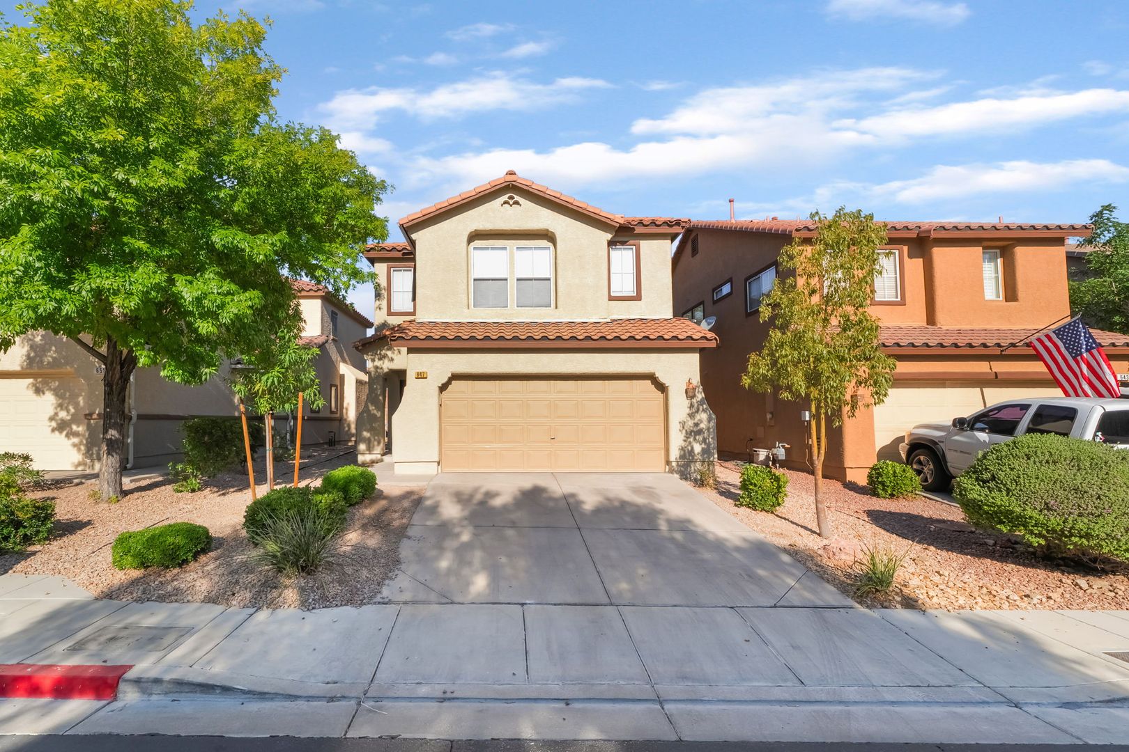 Henderson House: 647 Moonlight Stroll