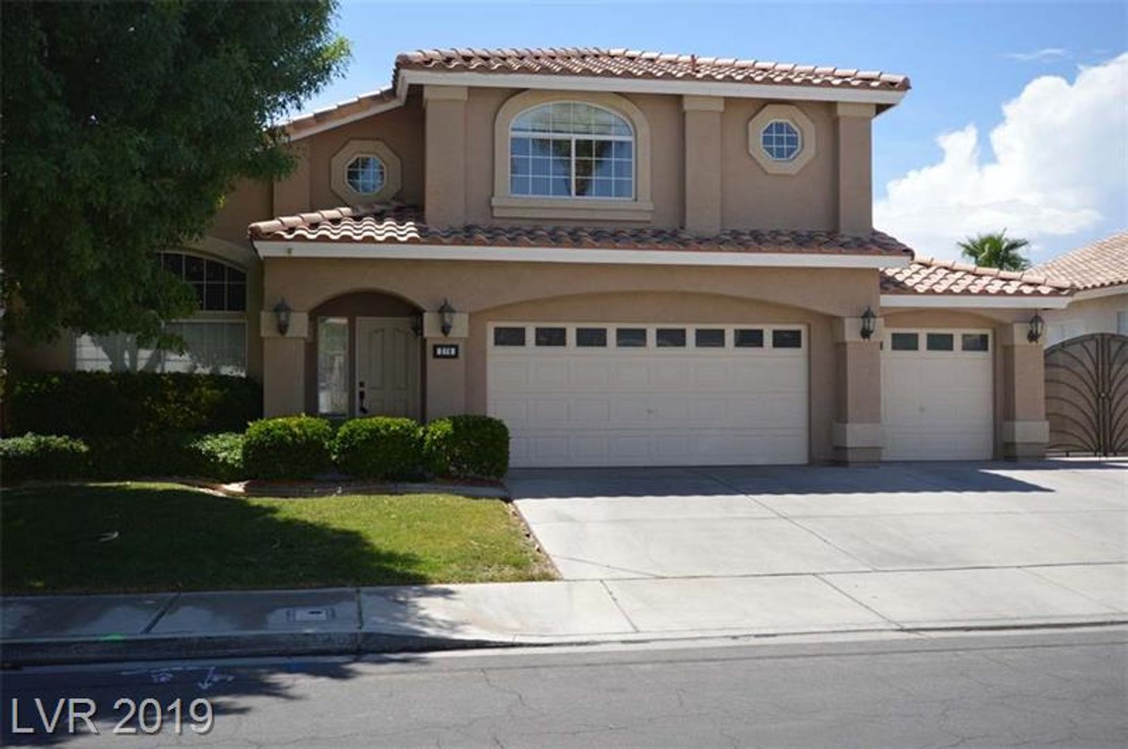 Henderson House: 270 Helmsdale Dr