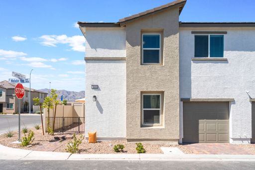Cute Townhome with Modern Finishes! – photo 1