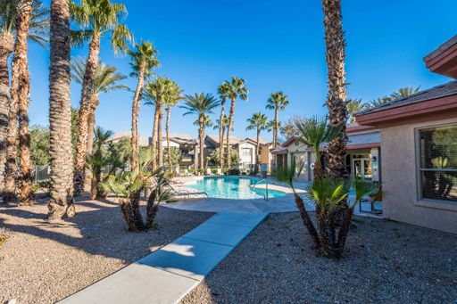 Beautiful Condo with Spacious Layout! – photo 1