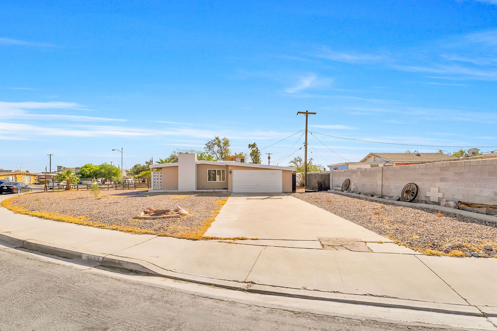 Las Vegas House: 867 Lulu Ave.