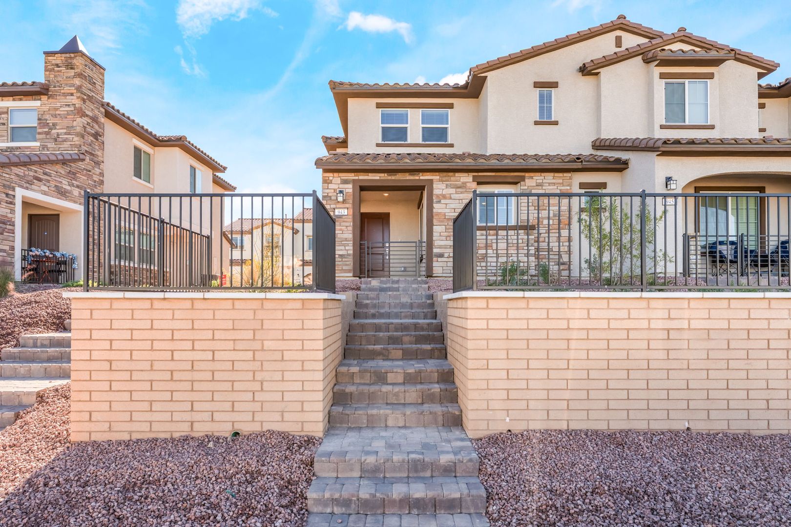 Henderson House: 943 Watford Pl