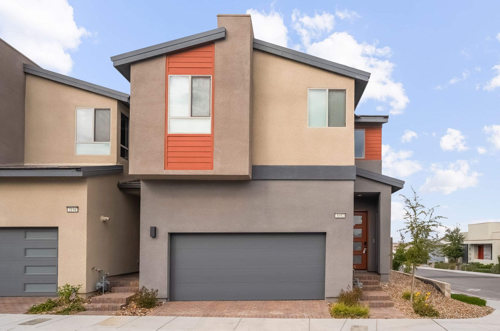 Henderson House: 3192 Vittoria Ave