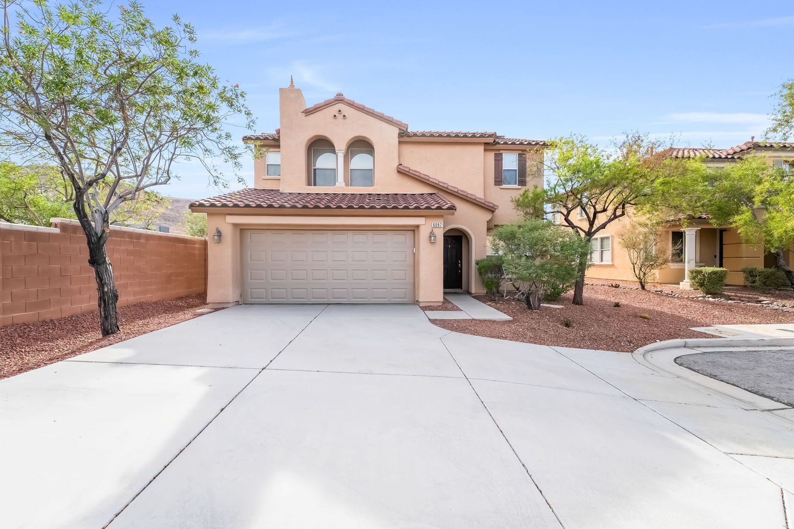 Las Vegas House: 6097 Honeysuckle Ridge St