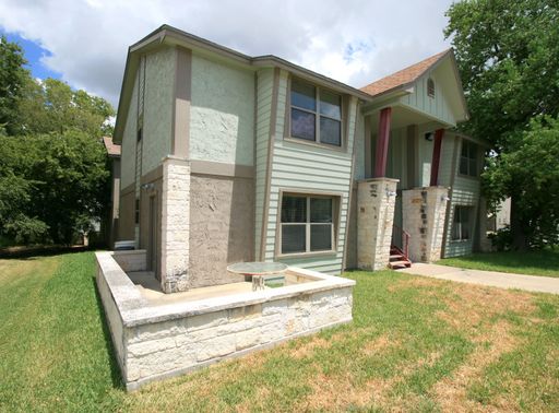 Spacious 2/1 on Northgate. Walk/Bike to TAMU!! – photo 1