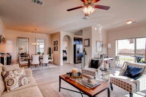 Luxury Single Story Townhome at Star Ranch Golf Course. CALL TODAY! – photo 1