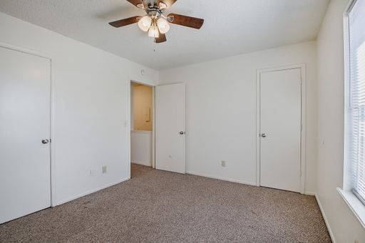 2 Bed/1.5 Bath Townhomes in Amazing Location! – photo 1