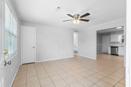 Newly Remodeled Two Bedroom on Deane Street – photo 1