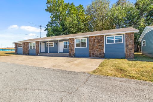 Newly Remodeled Two Bedroom on Deane Street – photo 1