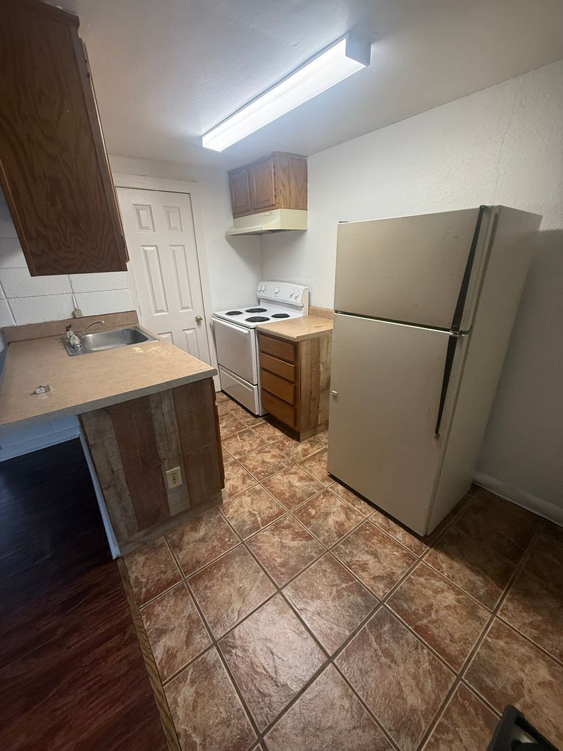 Pekin Apartment: 226 Cooper St