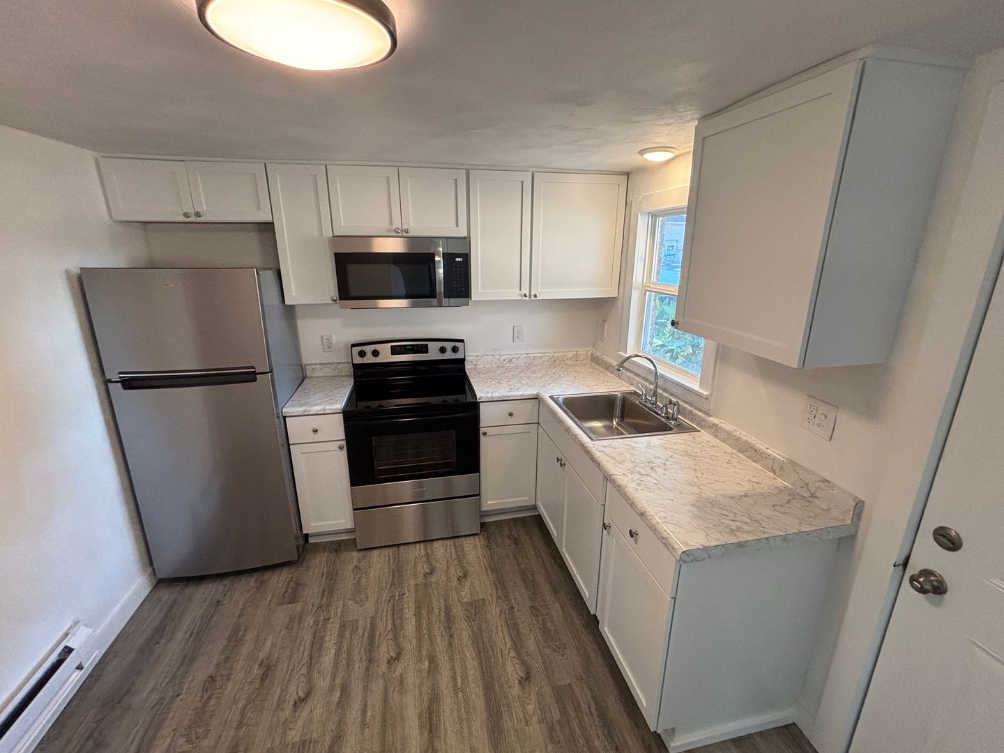 Pekin Apartment: 1617 Caroline St