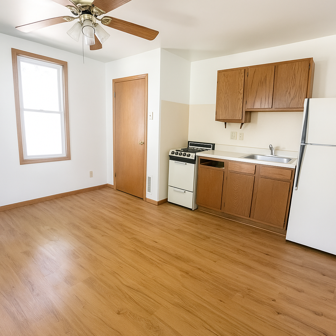 Pekin Apartment: 340 S Capitol St