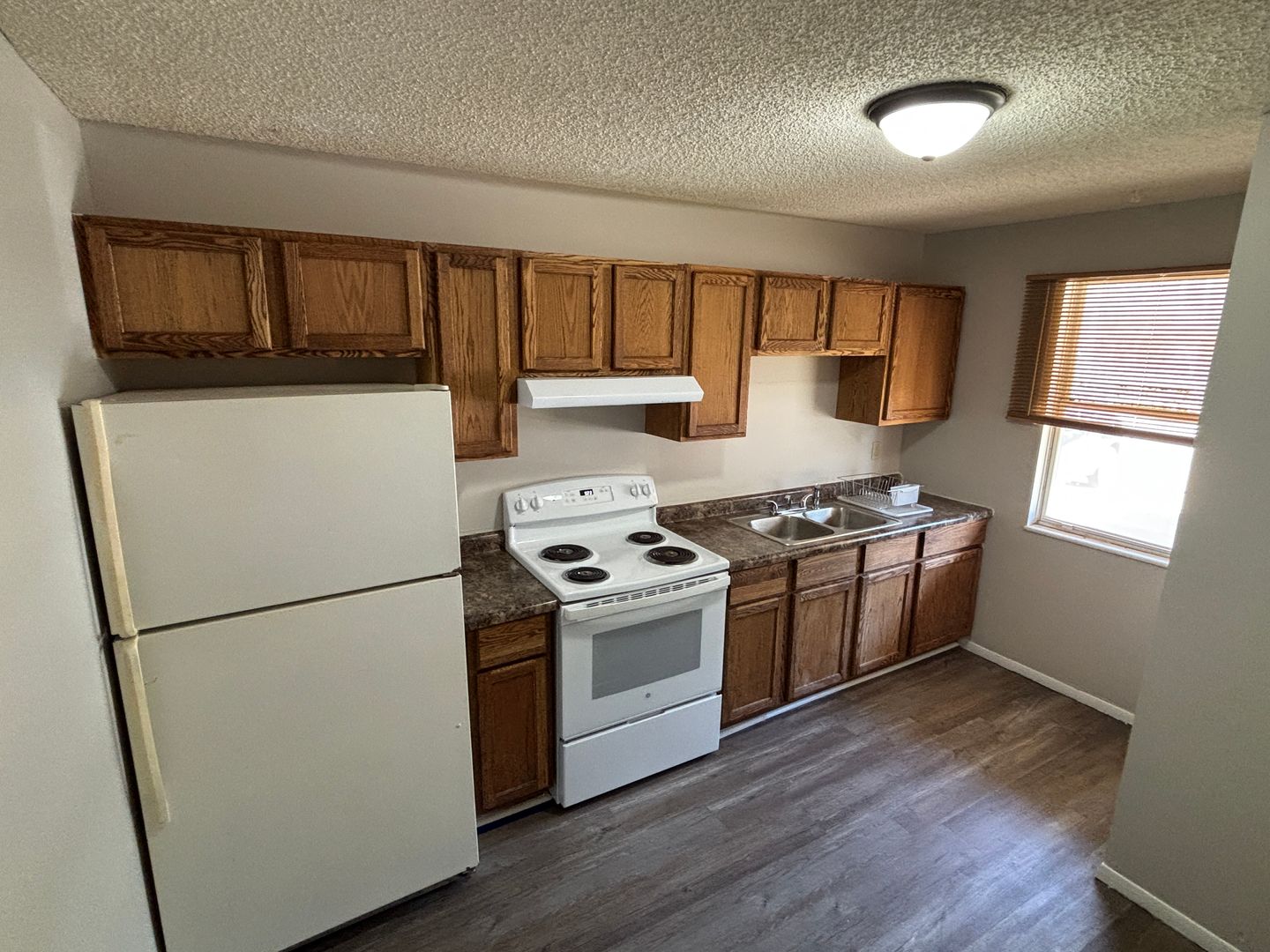 Pekin Apartment: 113 Parkview Ct